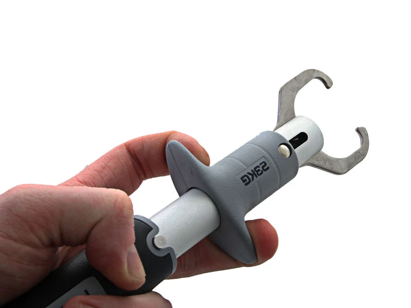 ManTackle Lip Gripper With Scale 23kg 1 ManTackle Lip Gripper With Scale 23kg